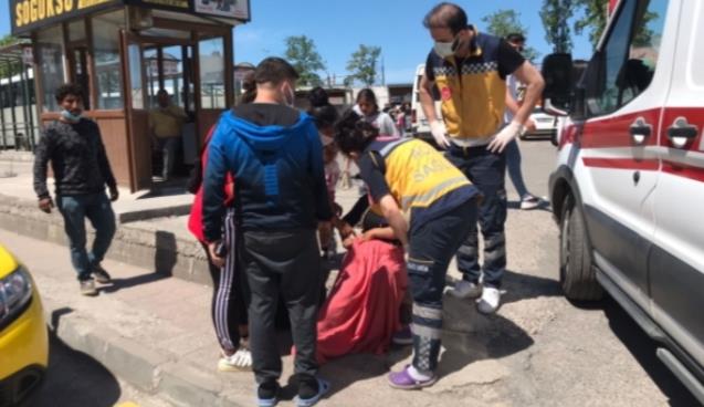 Otomobil kadına Çarpıp Kaçtı