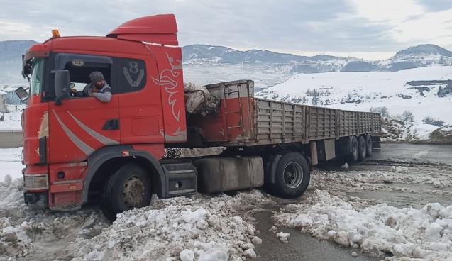 Trafiğe Kapattı