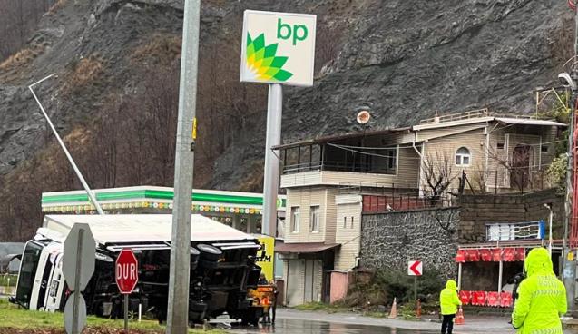 Direksiyon hakimiyetini kaybetti.