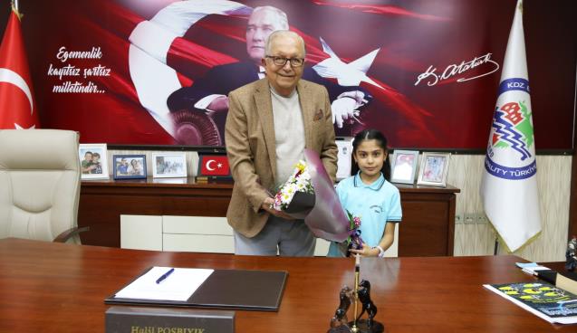 BAŞKAN POSBIYIK’IN KOLTUĞUNA ÇOCUK BAŞKAN BADE OTURDU