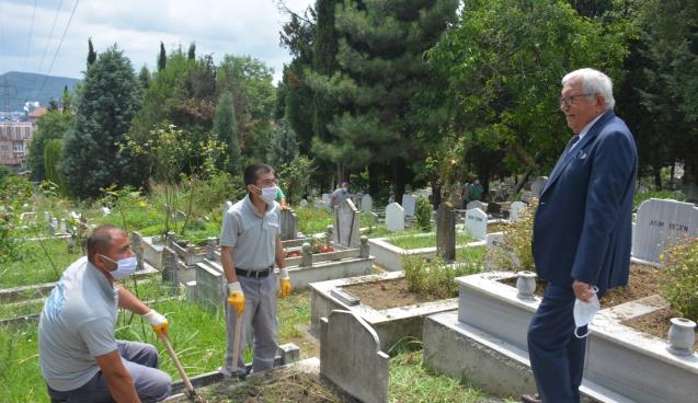 MEZARLIKLAR BAYRAMA HAZIRLANIYOR