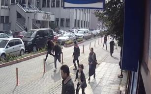 Adliye önünde saldırıya uğrayan muhabirin duruşması görüldü