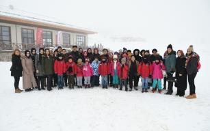 Sevgi evlerinde kalan çocuklar Keltepe Kayak Merkezi’nde