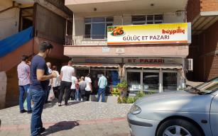 KUYRUKLAR OLUŞTU