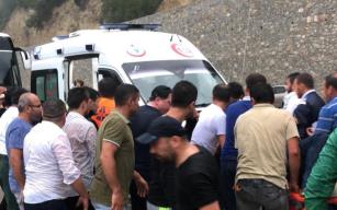 Virajı alamayan otomobil uçuruma yuvarlandı: 5 yaralı