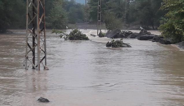 İTFAYE MAHSUR KALAN 10 KİŞİYİ KURTARDI