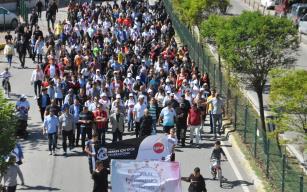 Kardelen bebek yürüyüşün ilgi odağı oldu