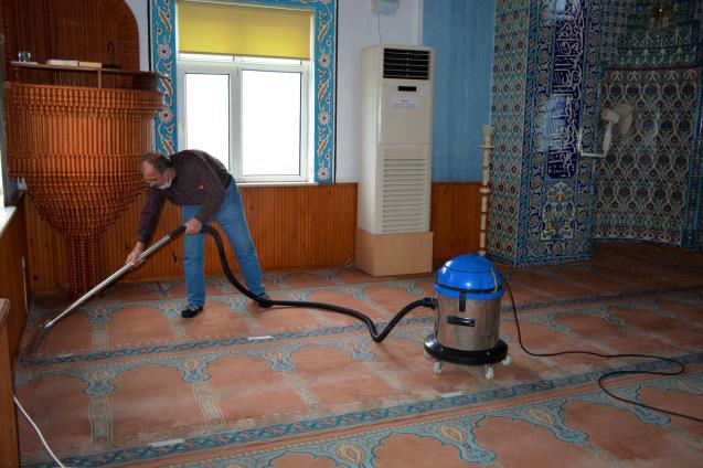 CAMİLERİN BAKIM VE TEMİZLİĞİNİ TİTİZLİKLE SÜRDÜRÜYORUZ