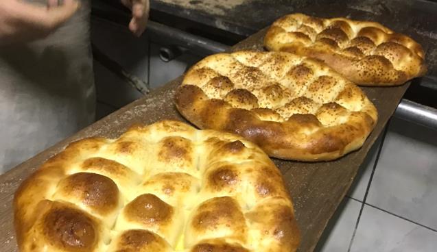 Ramazan Pidesi, fırınlarda satışa sunulmaya başladı.
