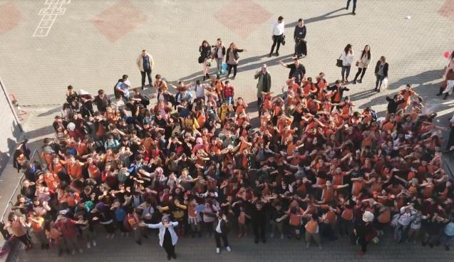 Öğretmen ve öğrencilerden Öğretmenler Günü klibi