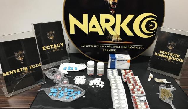 Uyuşturucu Madde Taşıyan 4 Şüpheli Yakalandı