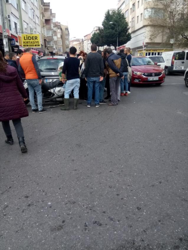 Kamyonet ile motosiklet çarpıştı…