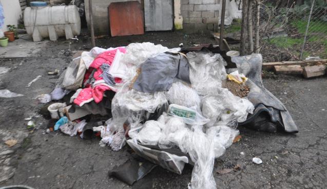 Evleri yanan Damar ailesi yardım eli bekliyor