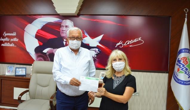 Posbıyık ailesi kurban bağışını Lösev'e yaptı