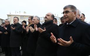 Türkiye İdliblilerin yaralarını sarıyor
