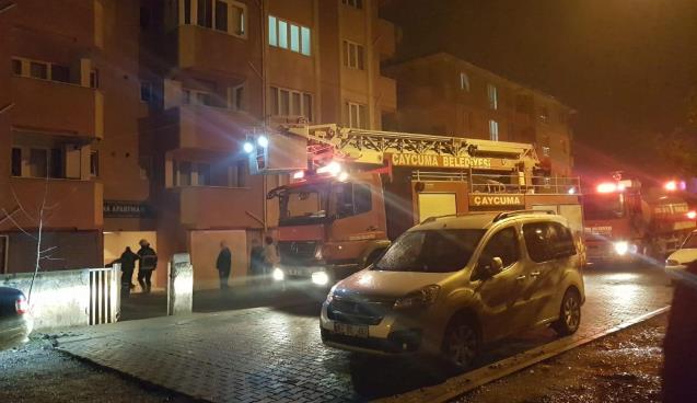 Mutfakta çıkan yangın bina sakinlerini korkuttu