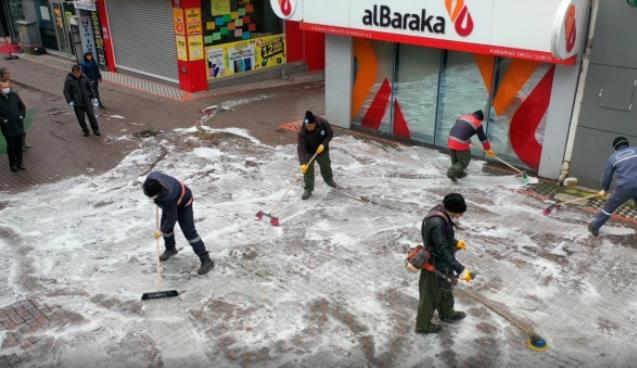 İlaçlı sularla yıkanıyor...