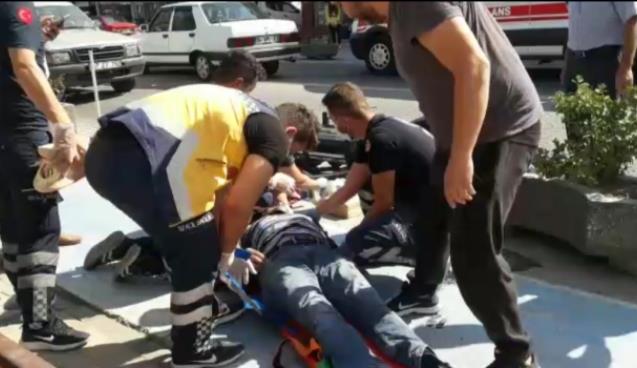 Motosiklet sürücüsü yayaya çarptı