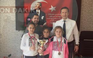 BAŞARILARINI BİRİNCİLİKLE TAÇLANDIRDILAR...