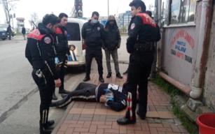 Bir anda yere yığıldı... Panik yaşandı...