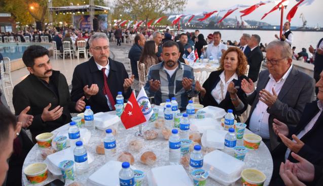 EREĞLİ’DE 15 BİN KİŞİ İFTAR SORFASINDA BULUŞTU