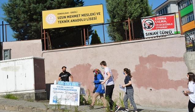 POSBIYIK YKS ADAYLARINA SU DAĞITTI