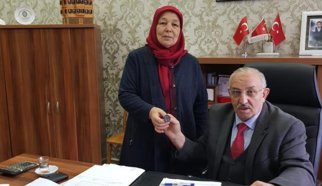 Kadın aza muhtarlık görevini devraldı