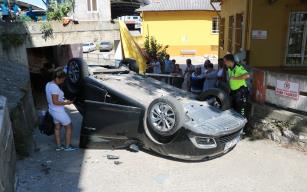 2 saat önce kiraladığı otomobille kaza yaptı 