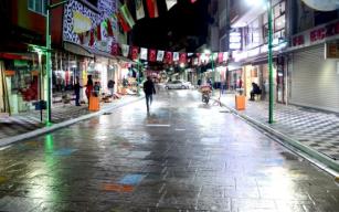 Cadde ışıl ışıl oldu...