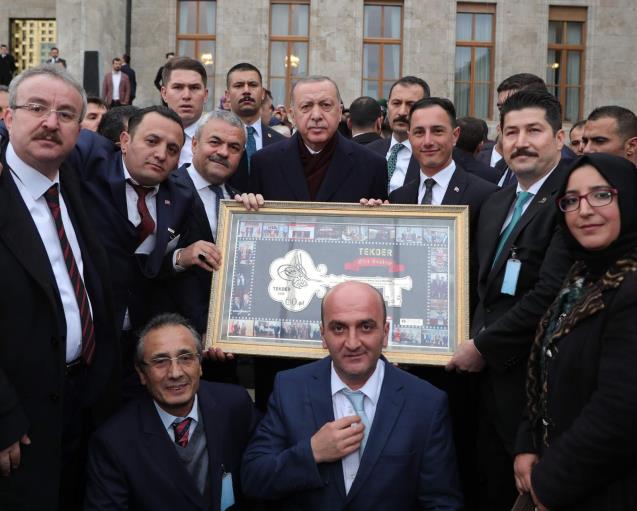  Cumhurbaşkanı Erdoğan’a altın anahtar işlemeli tablo