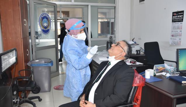 BELEDİYE PERSONELİNE COVİD-19 TESTİ YAPILIYOR