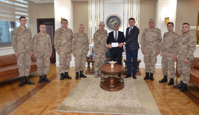 Mehmetçik depremzedeler için 129 bin TL topladı