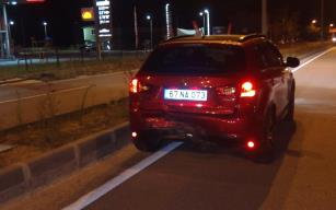 Polisin 'dur' ihtarına uymadı kaza yaptı: 2 yaralı