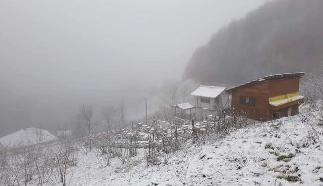 Yükseklere kar yağıyor...