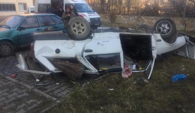 Otomobil 6 metreden sitenin bahçesine düştü: 1 yaralı