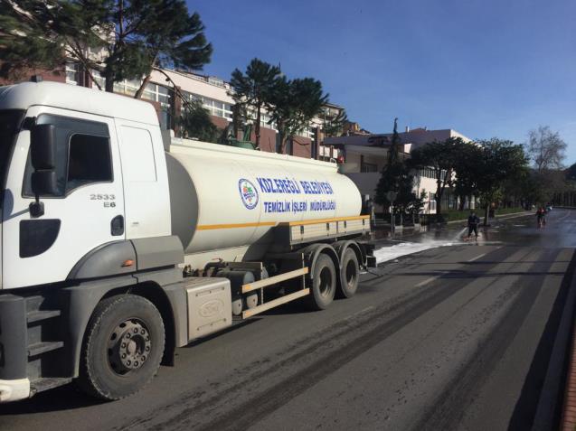 Yıkanarak Temizleniyor...