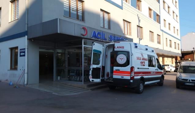 5 metre yüksekten merdiven boşluğuna düştü.. Durumu ağır..