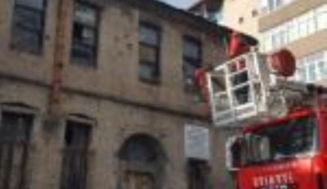 Metruk binada tehlike arz eden bölümler temizlendi…