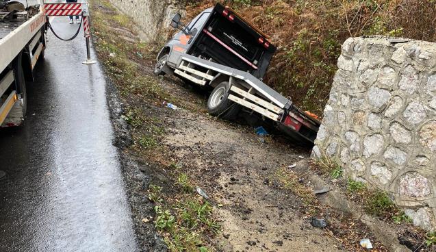 Direksiyon hakimiyetini kaybetti.