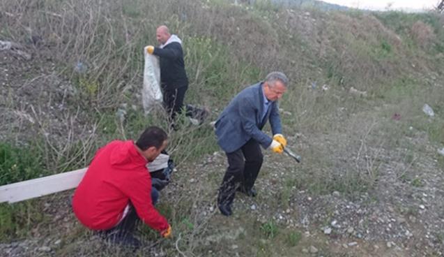Başkan da çöp topladı