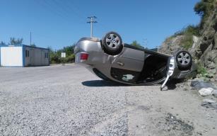 Mıcıra kapılan otomobil takla attı: 4 yaralı 