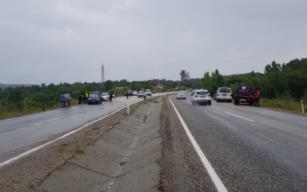 Yardım için duran minibüse çarptı: 1 ölü, 6 yaralı