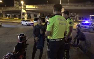 Hırsını alamadı, önce otobüse sonra motosiklete çarptı…