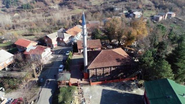 Bu cami zamana meydan okuyor...