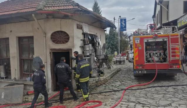 Tarihi dükkanda çıkan yangın korkuttu