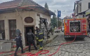 Tarihi dükkanda çıkan yangın korkuttu