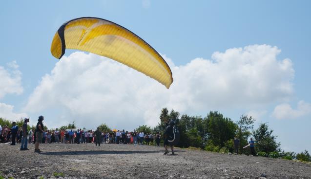Yamaç paraşütü adeta hayran bıraktı!..