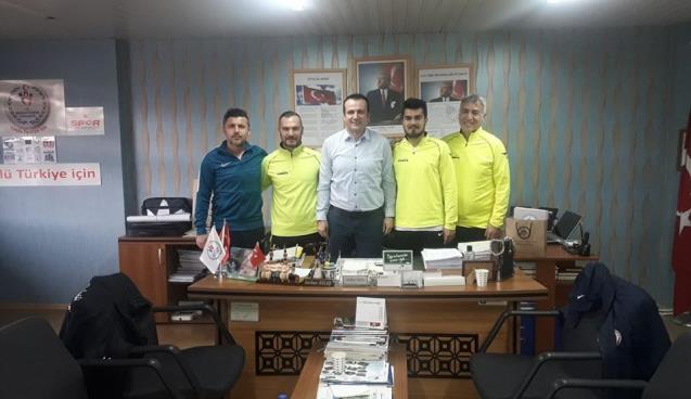 Altyapı hocaların Gençlik Spor İlçe Müdürüne ziyaret