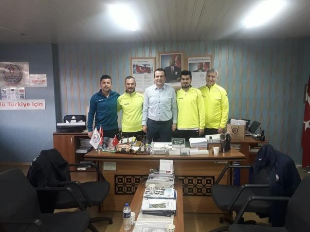 Altyapı hocaların Gençlik Spor İlçe Müdürüne ziyaret