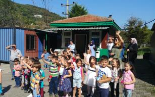 MİNİK KALPLERDEN BARINAK HAYVANLARINA MAMA DESTEĞİ